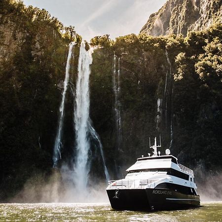 Milford Sound Overnight Cruise - Fiordland Discovery Extérieur photo