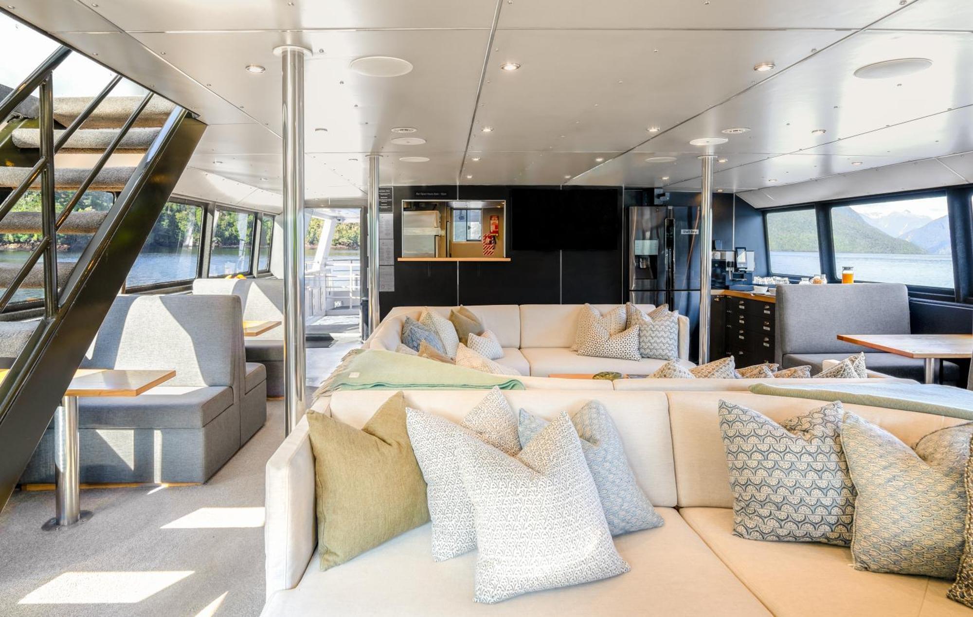 Milford Sound Overnight Cruise - Fiordland Discovery Extérieur photo