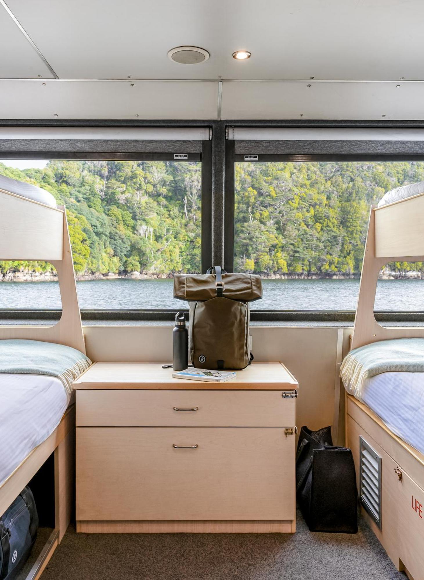Milford Sound Overnight Cruise - Fiordland Discovery Extérieur photo