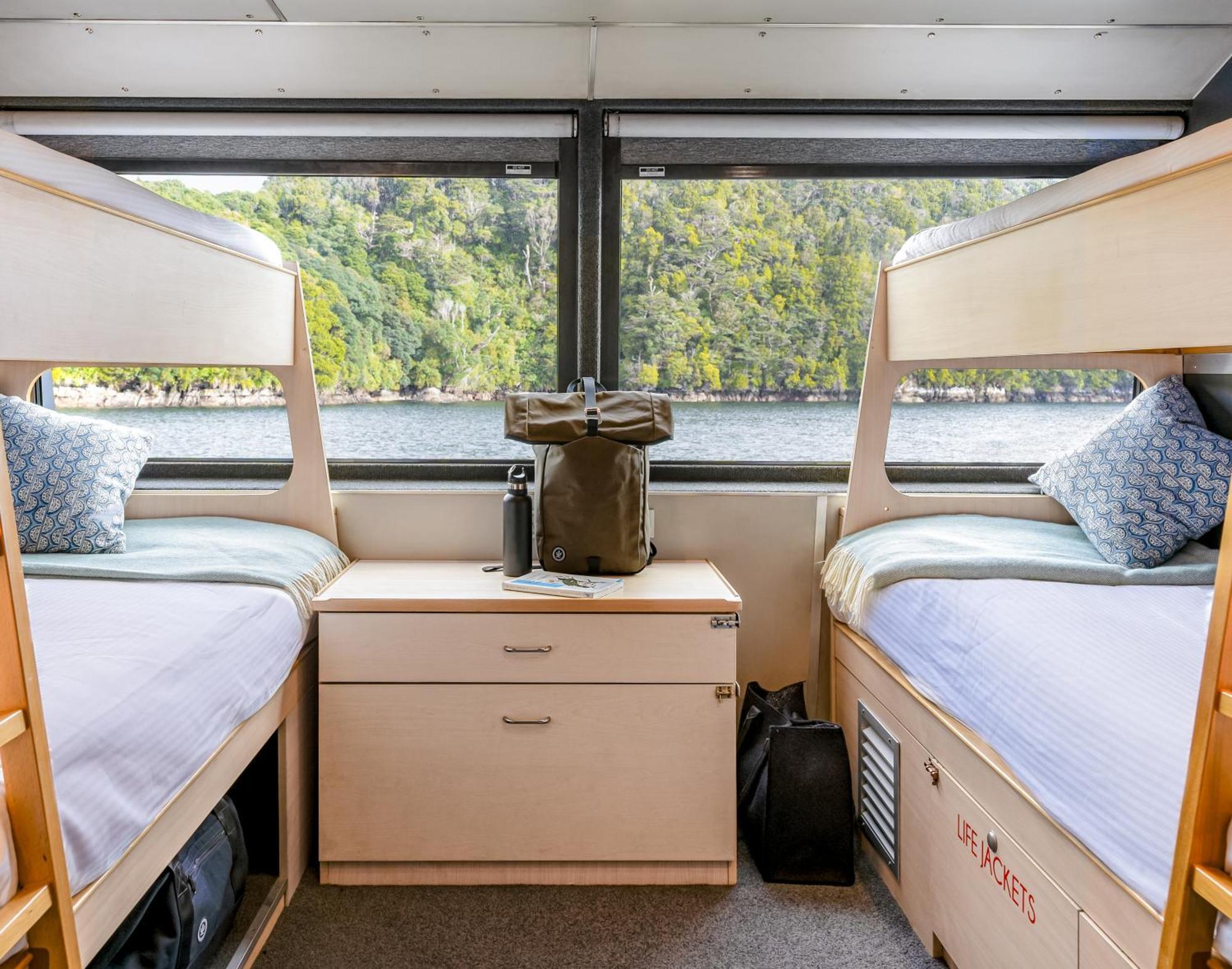 Milford Sound Overnight Cruise - Fiordland Discovery Extérieur photo