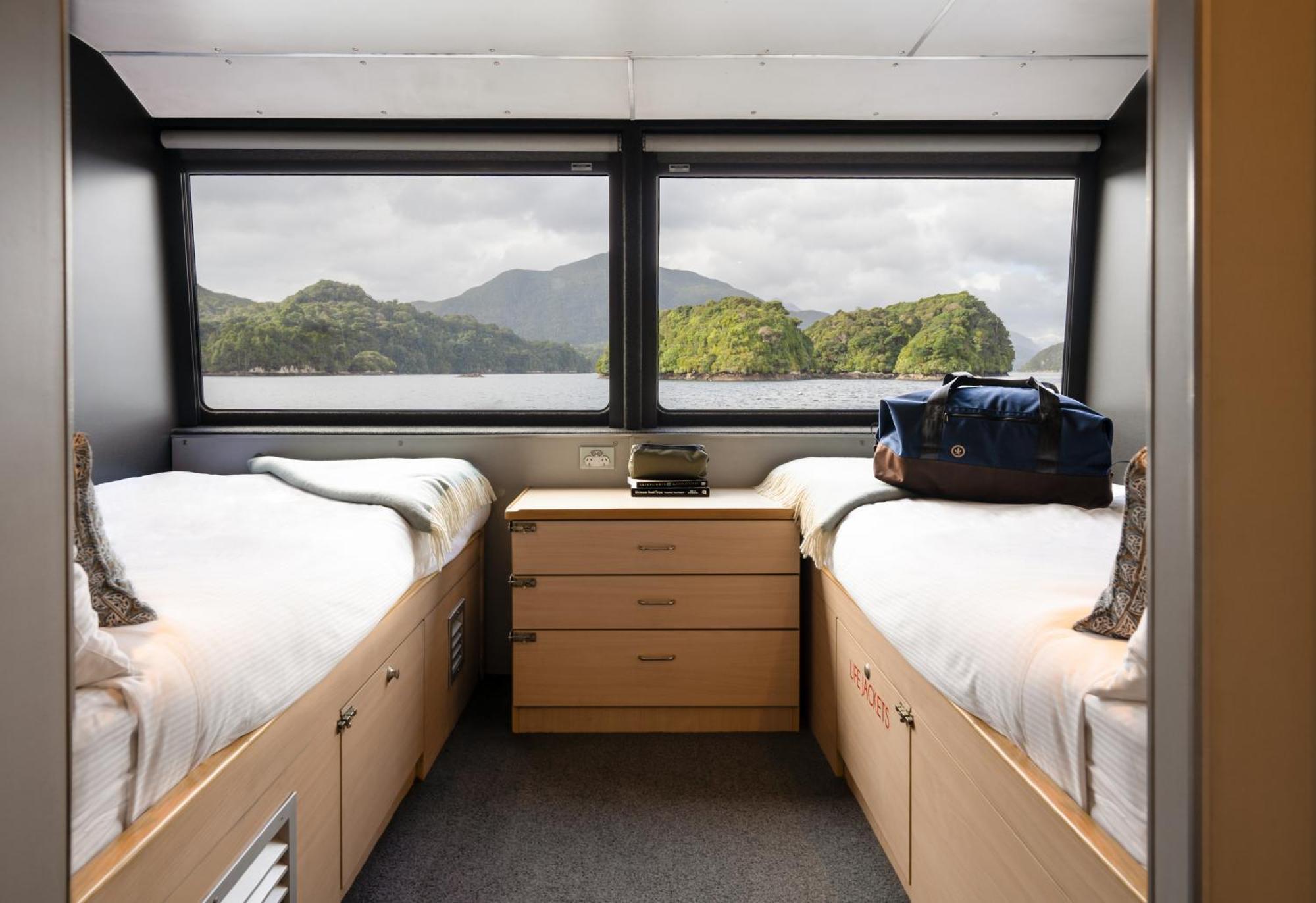 Milford Sound Overnight Cruise - Fiordland Discovery Extérieur photo