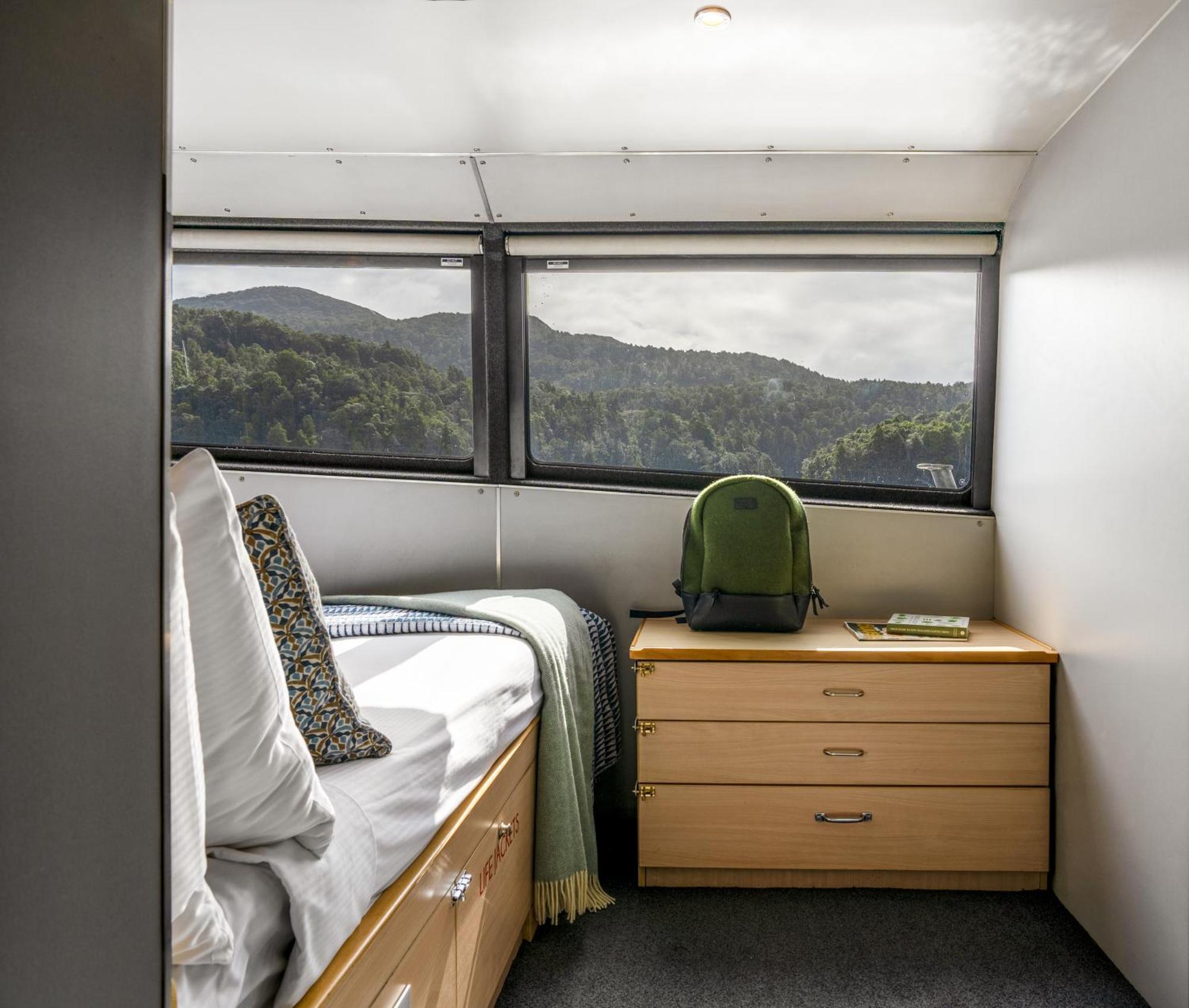 Milford Sound Overnight Cruise - Fiordland Discovery Extérieur photo