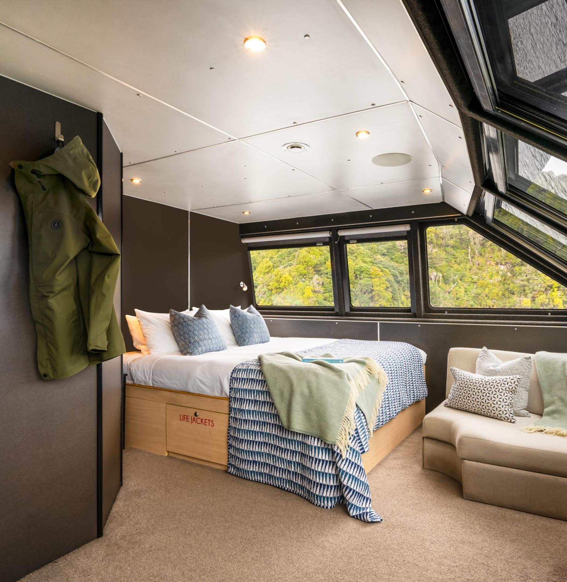 Milford Sound Overnight Cruise - Fiordland Discovery Extérieur photo