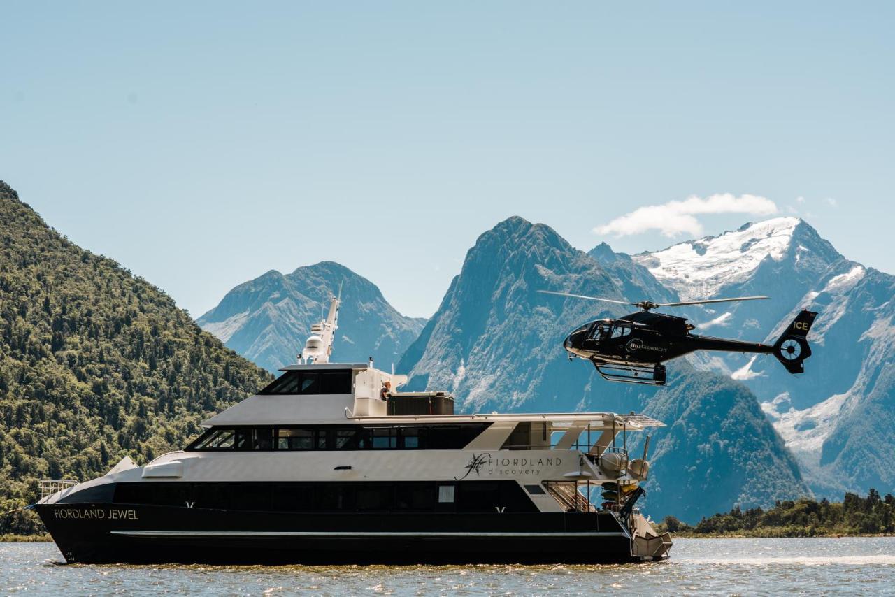 Milford Sound Overnight Cruise - Fiordland Discovery Extérieur photo