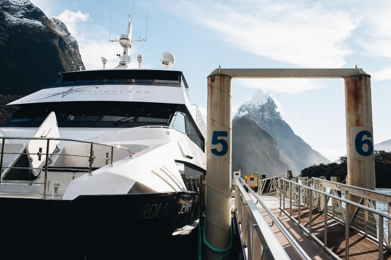 Milford Sound Overnight Cruise - Fiordland Discovery Extérieur photo