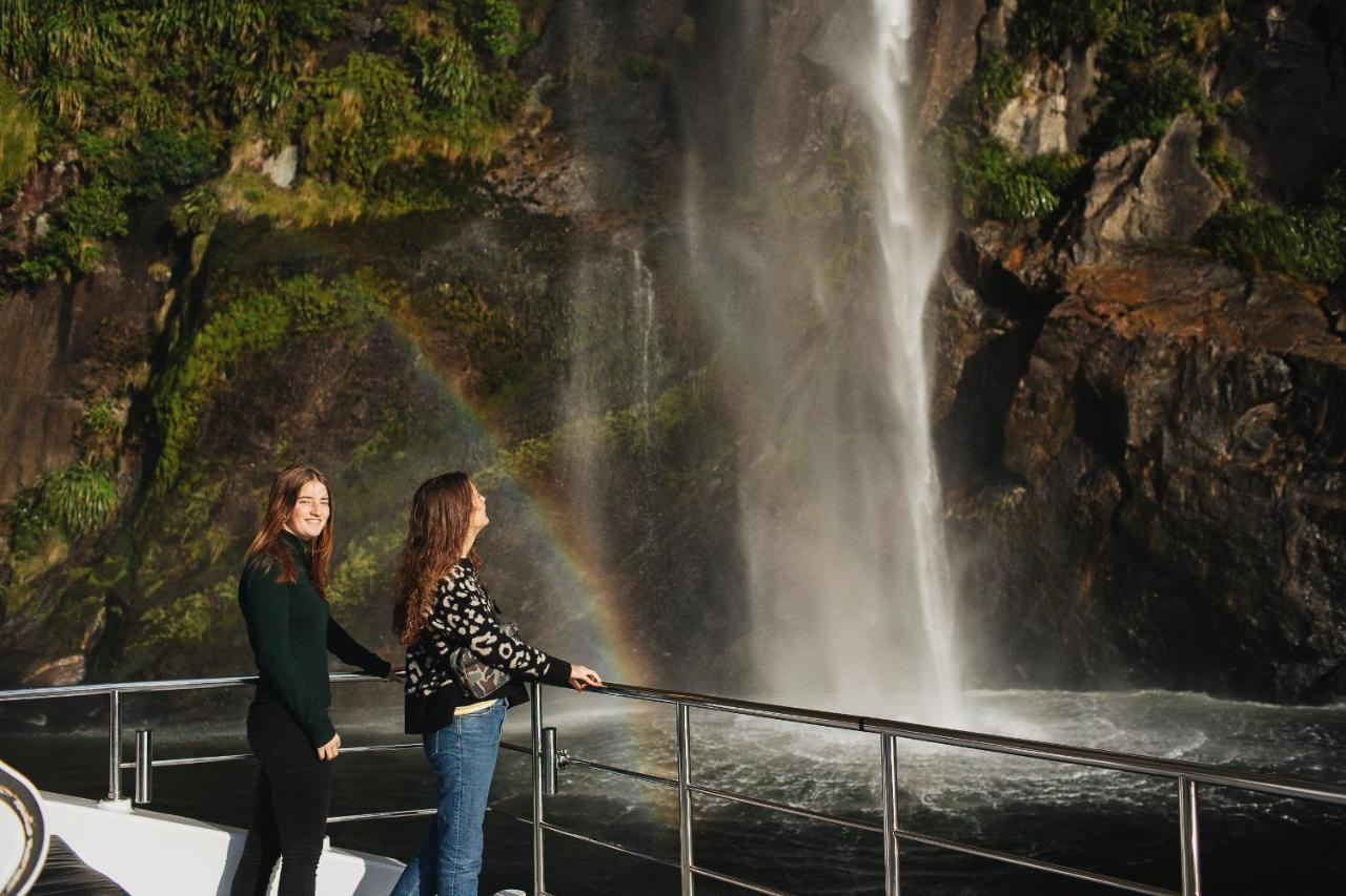 Milford Sound Overnight Cruise - Fiordland Discovery Extérieur photo