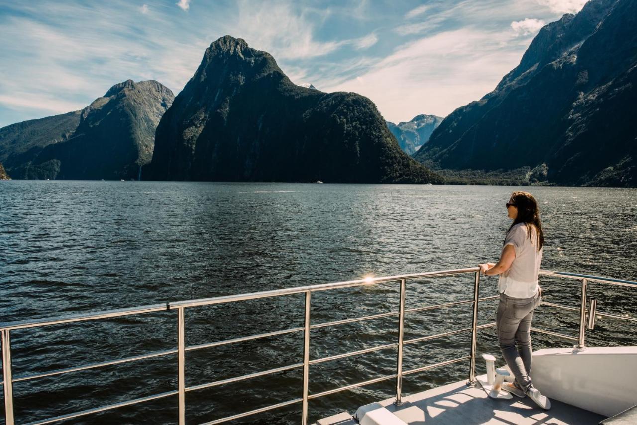 Milford Sound Overnight Cruise - Fiordland Discovery Extérieur photo