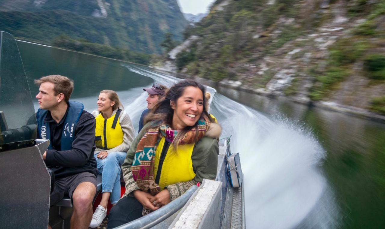Milford Sound Overnight Cruise - Fiordland Discovery Extérieur photo